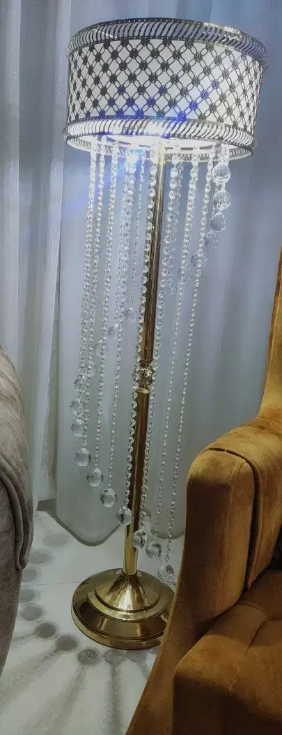 آباژور ایستاده طرح آبشاری|چراغ خواب و آباژور|صحنه, |دیوار