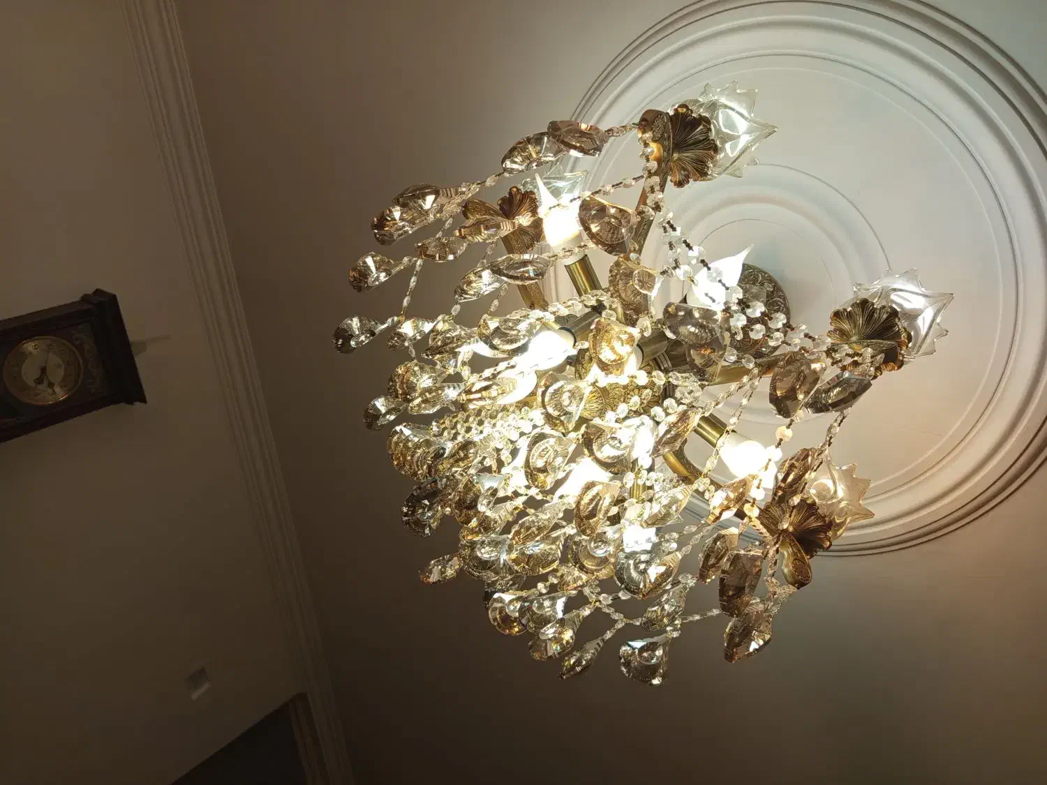 لوستر|لوستر و چراغ آویز|کرج, ساسانی (قلمستان)|دیوار