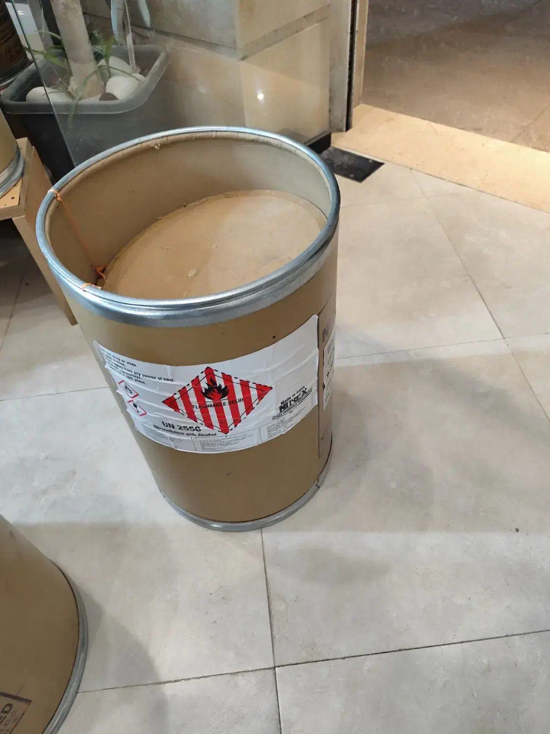 بشکه مقوایی|ظروف نگهدارنده، پلاستیکی، یک‌بارمصرف|بومهن, |دیوار