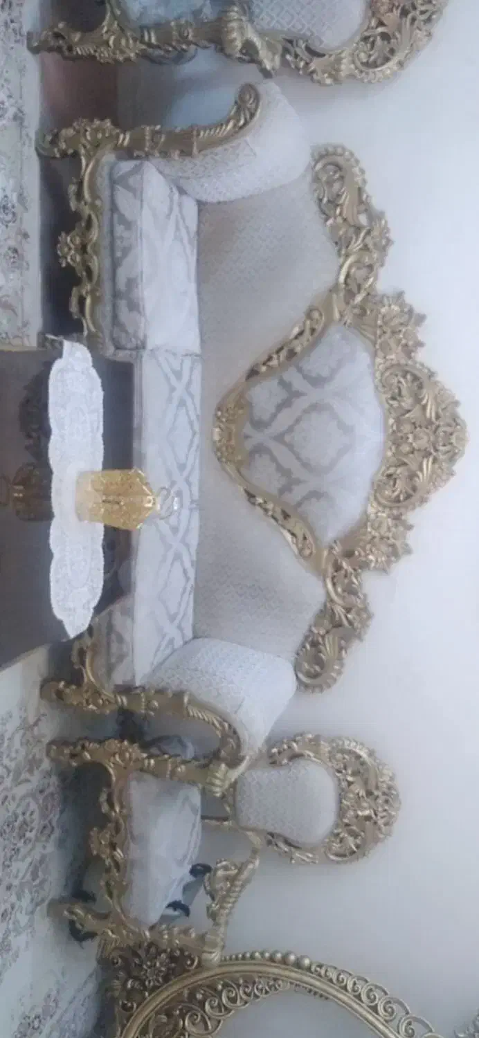 مبلمان ۹نفره پنجه شیری طلایی تمیز و سالم|مبلمان خانگی و میز عسلی|ورامین, ورامین|دیوار