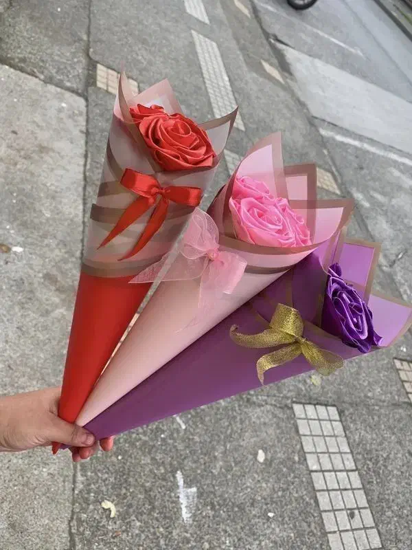 گل روبانی به مناسبت روز مادر و پدر|گل مصنوعی|قم, ولیعصر|دیوار