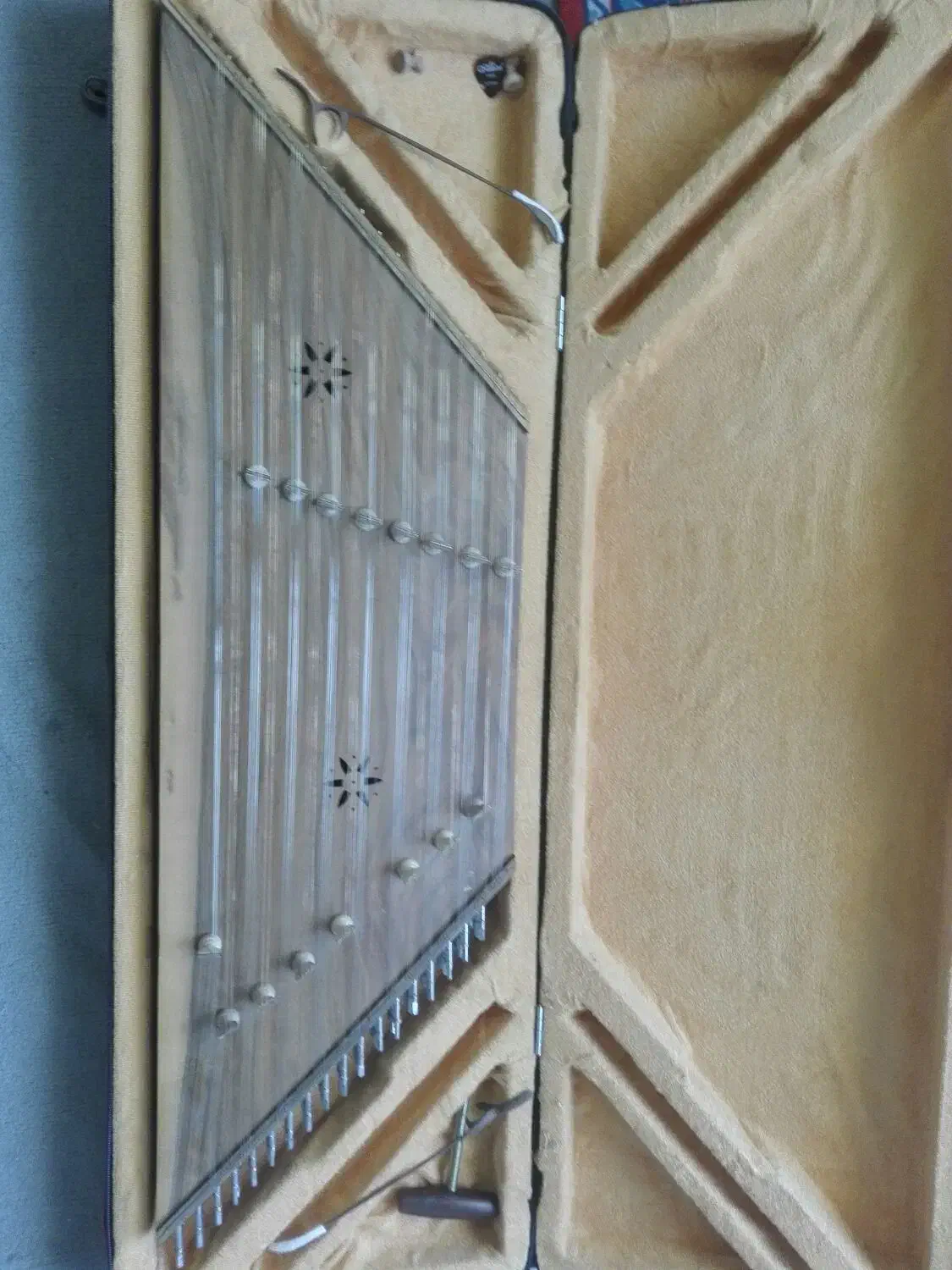 سنتور بزرگ با چوب بادام|سازهای سنتی|جهرم, |دیوار