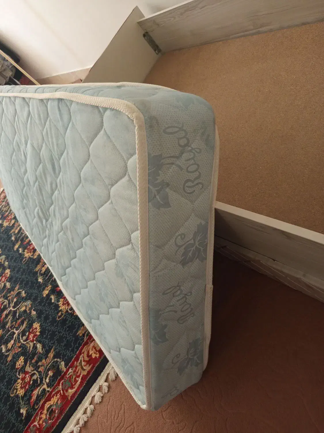 تخت خواب تک نفره سالم با تشک|تخت و سرویس خواب|اقبالیه, |دیوار