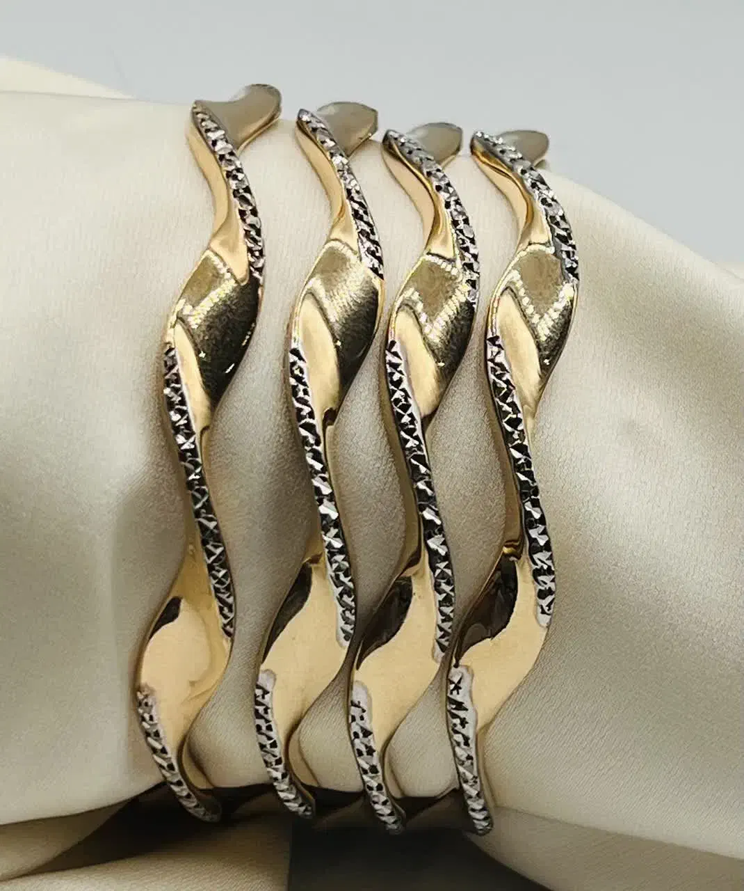 طلا با اجرت زیر ده درصد میخوای بهم پیام بده|جواهرات|یزد, |دیوار