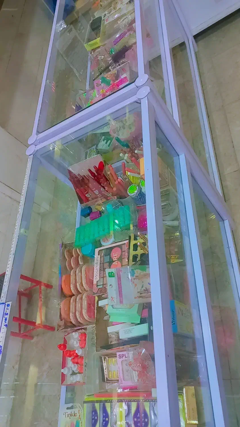 واگذاری خرازی ولوازم ارایشی با دکوراسیون و قفسه|فروشگاه و مغازه|ایرانشهر, |دیوار