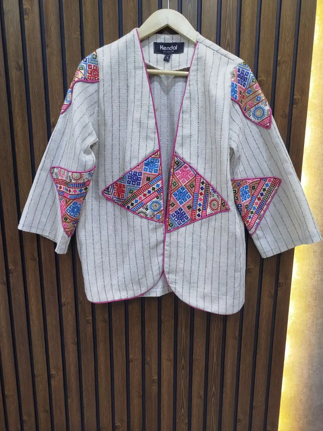 مانتو کتی|لباس|نیشابور, دارایی|دیوار