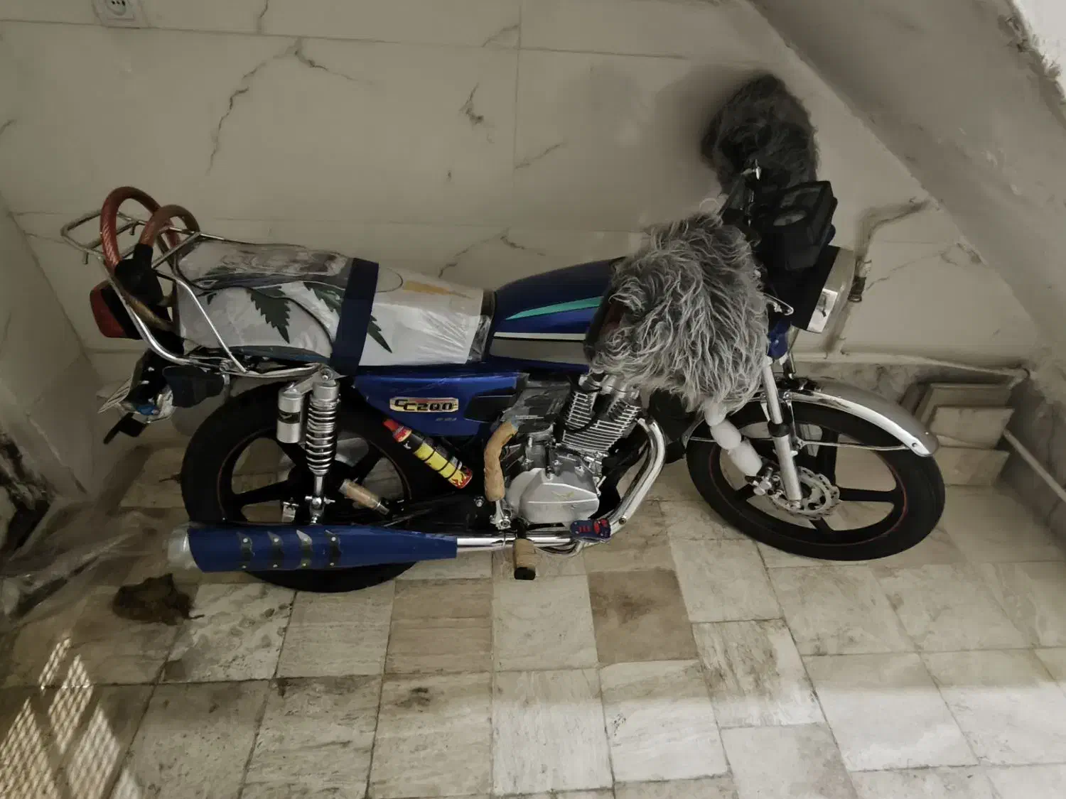 موتور|موتورسیکلت|سبزوار, قلعه‌نو دهزار|دیوار