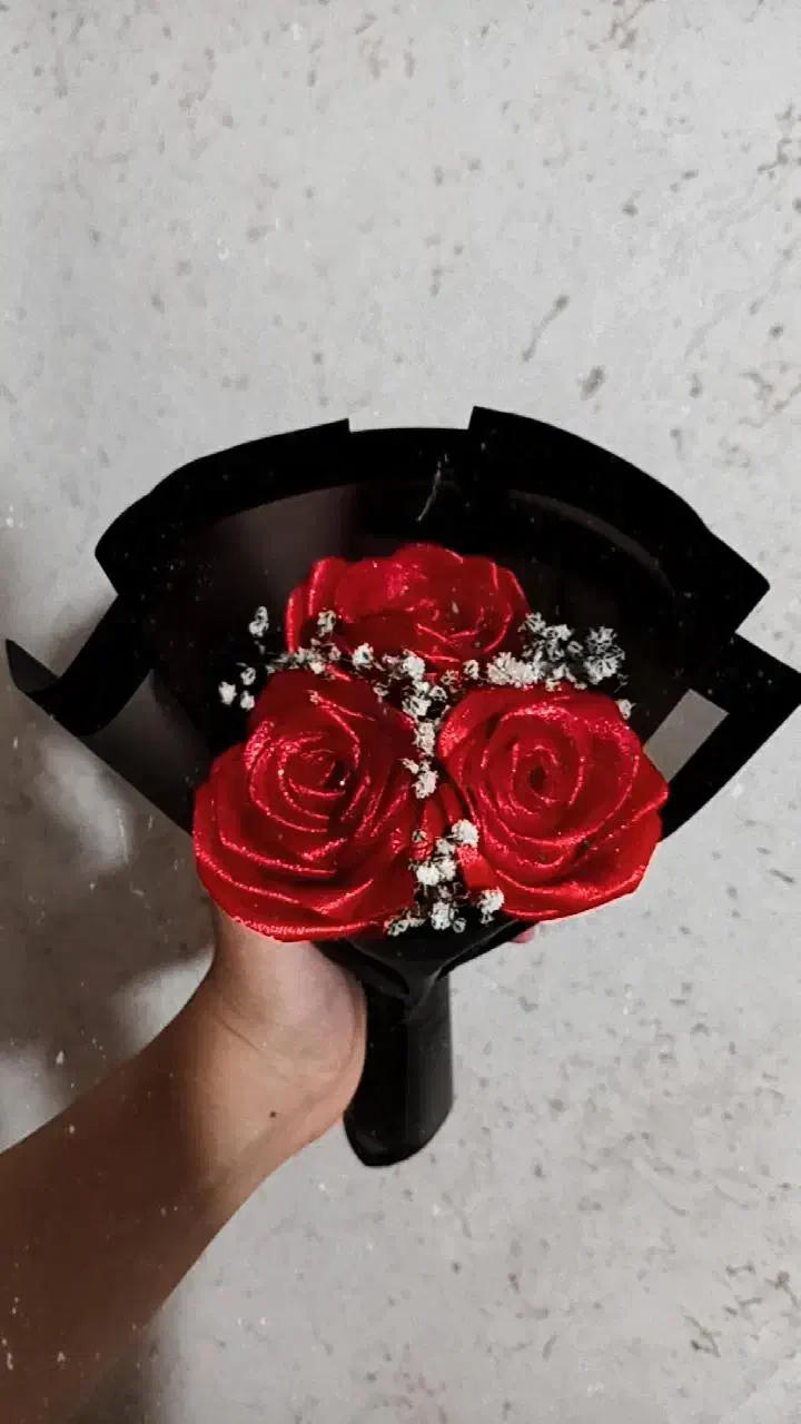 هدیه ایی خاص و ماندگار|گل مصنوعی|بروجرد, |دیوار