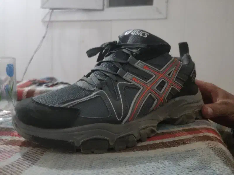 کفش درحد نو|کیف، کفش، کمربند|سمیرم, |دیوار