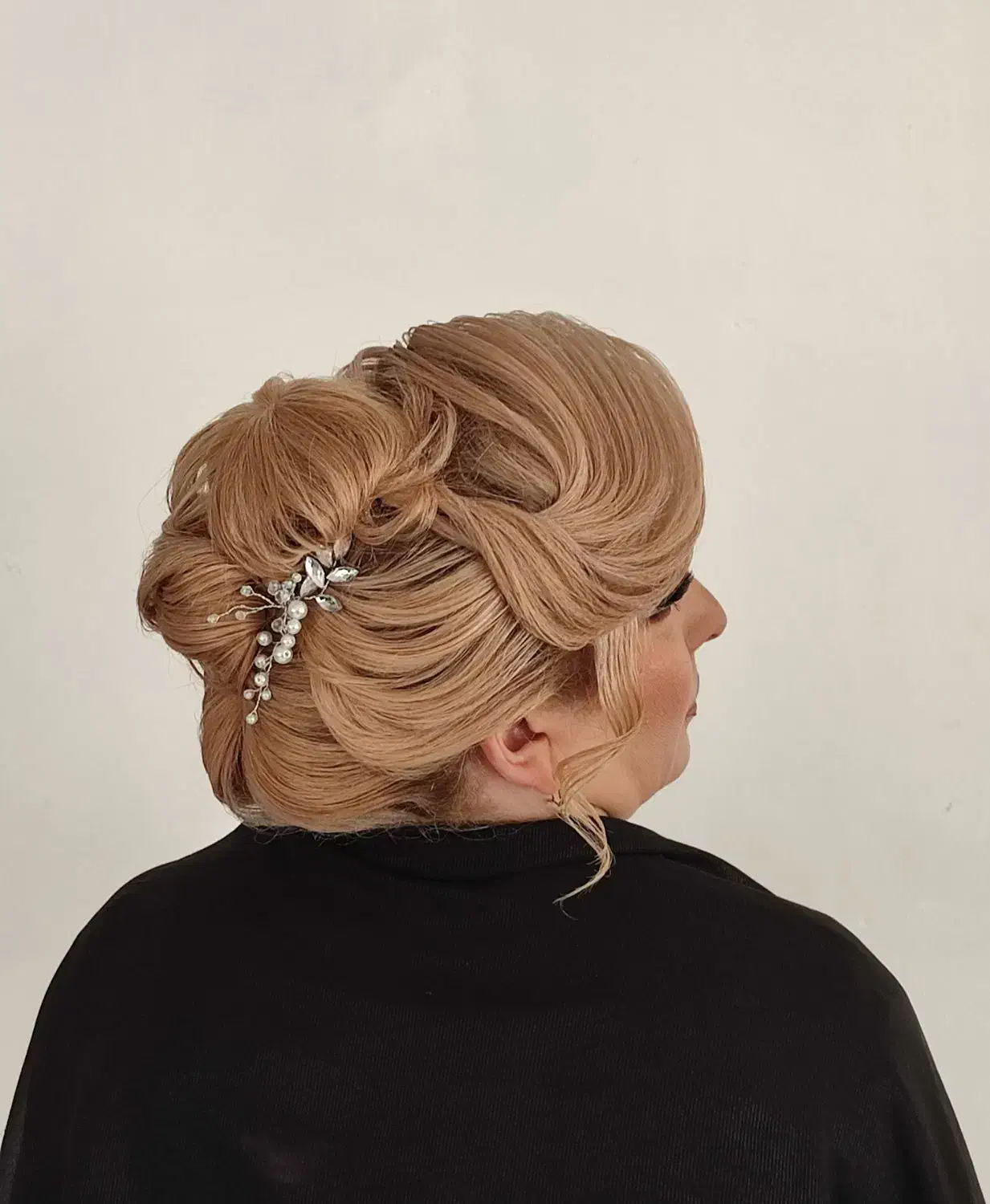 جشنواره بزرگ شنیون و میکاپ با ۵۰٪درصد تخفیف|خدمات آرایشگری و زیبایی|تبریز, |دیوار