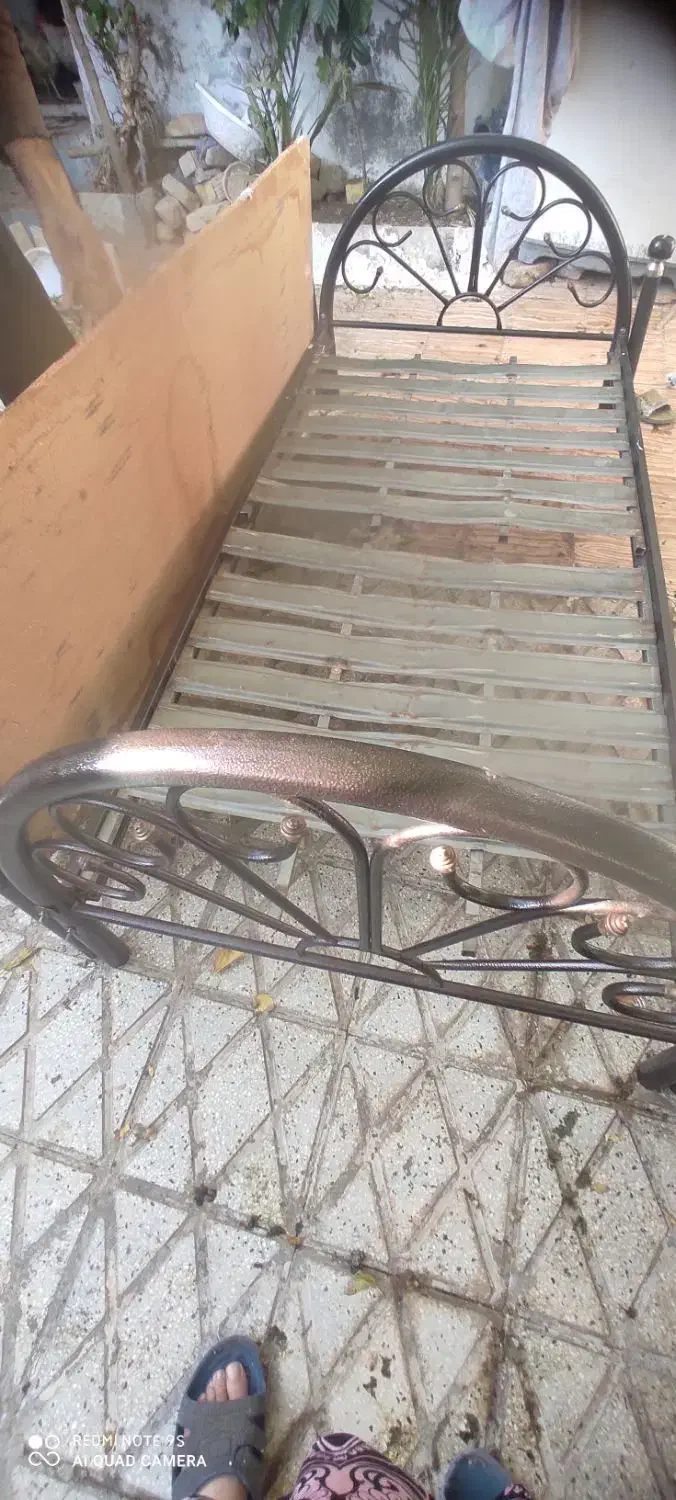 تخت فرفوژه فلزی|تخت و سرویس خواب|شیراز, شهرک سعدی|دیوار