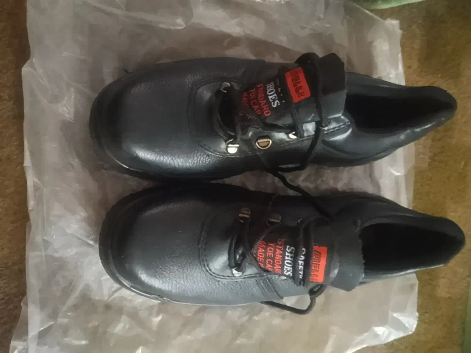 کفش کار|کیف، کفش، کمربند|بم, |دیوار