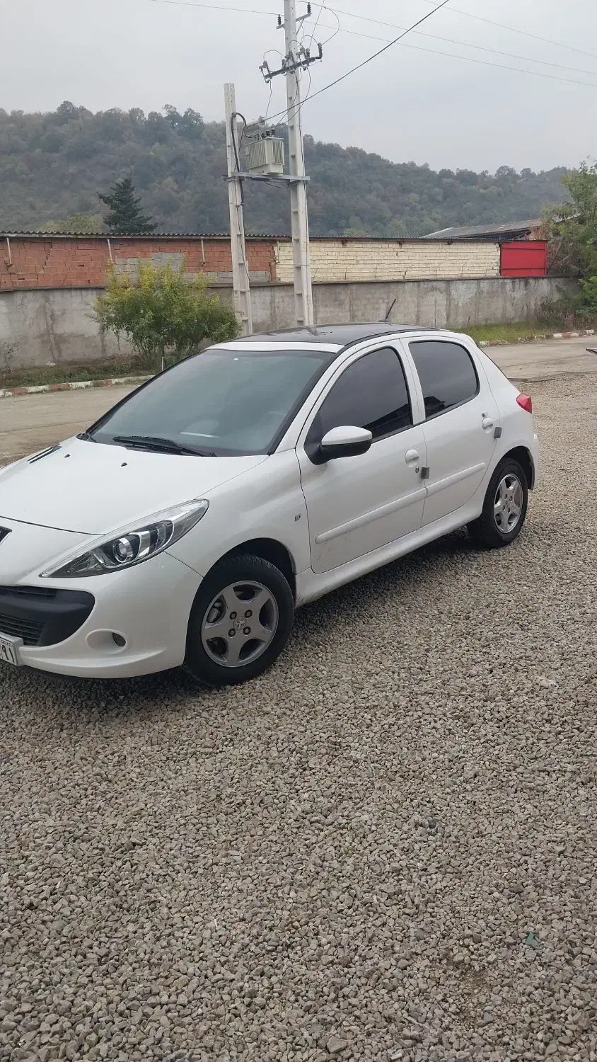 ۲۰۷ سقف پانا بسیار کم کار|خودرو سواری و وانت|لیسار, |دیوار