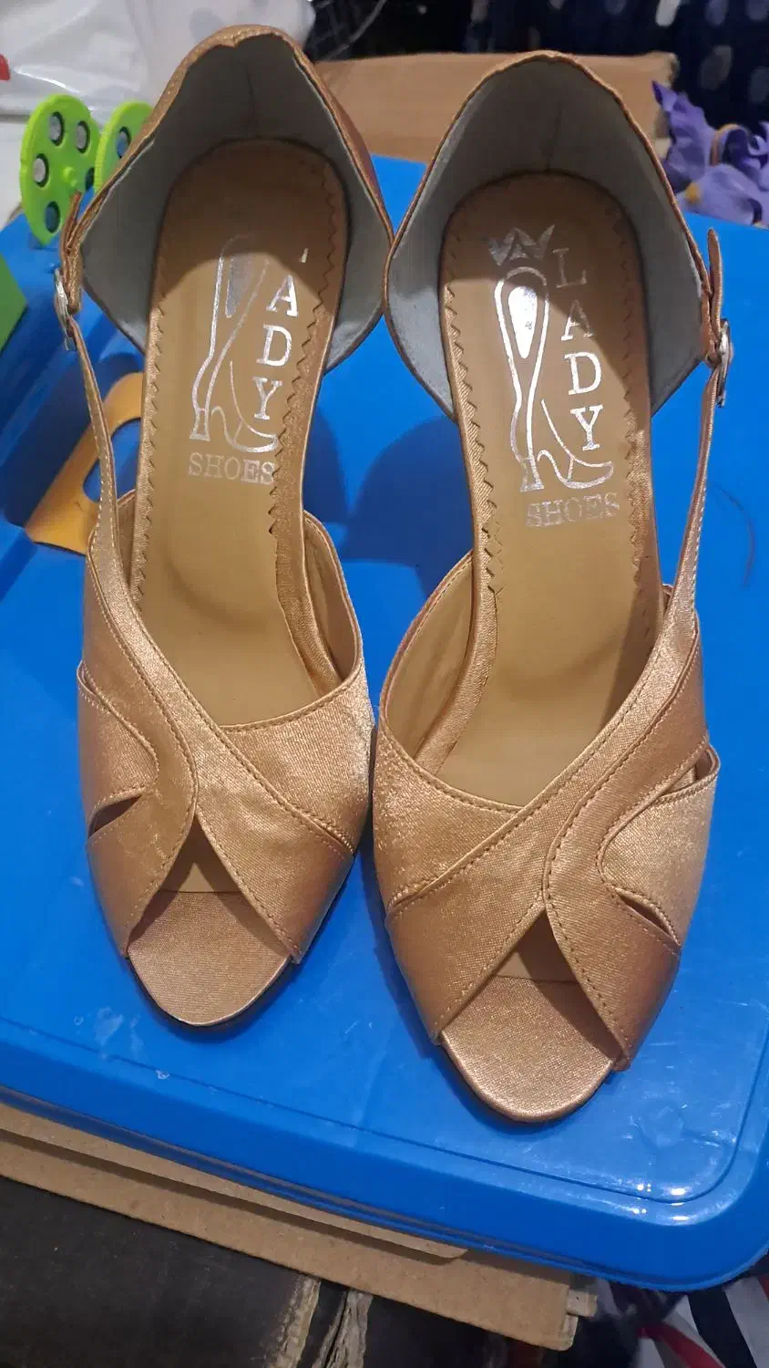 کفش|کیف، کفش، کمربند|بروجرد, |دیوار