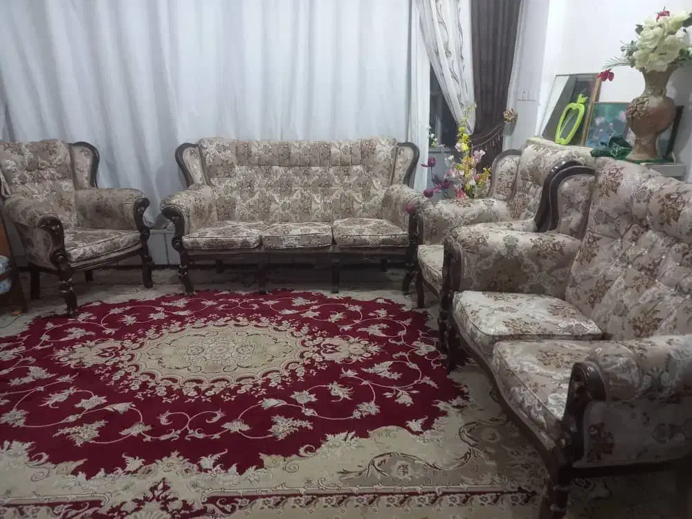 مبل هفت نفره سلطنتی کاملا سالم|مبلمان خانگی و میز عسلی|نیریز, |دیوار