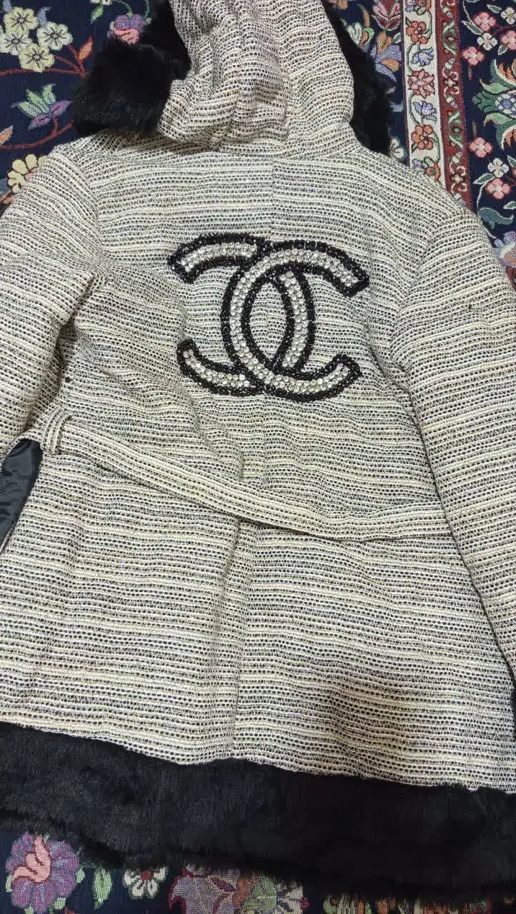 کاپشن|لباس|بهارستان, |دیوار