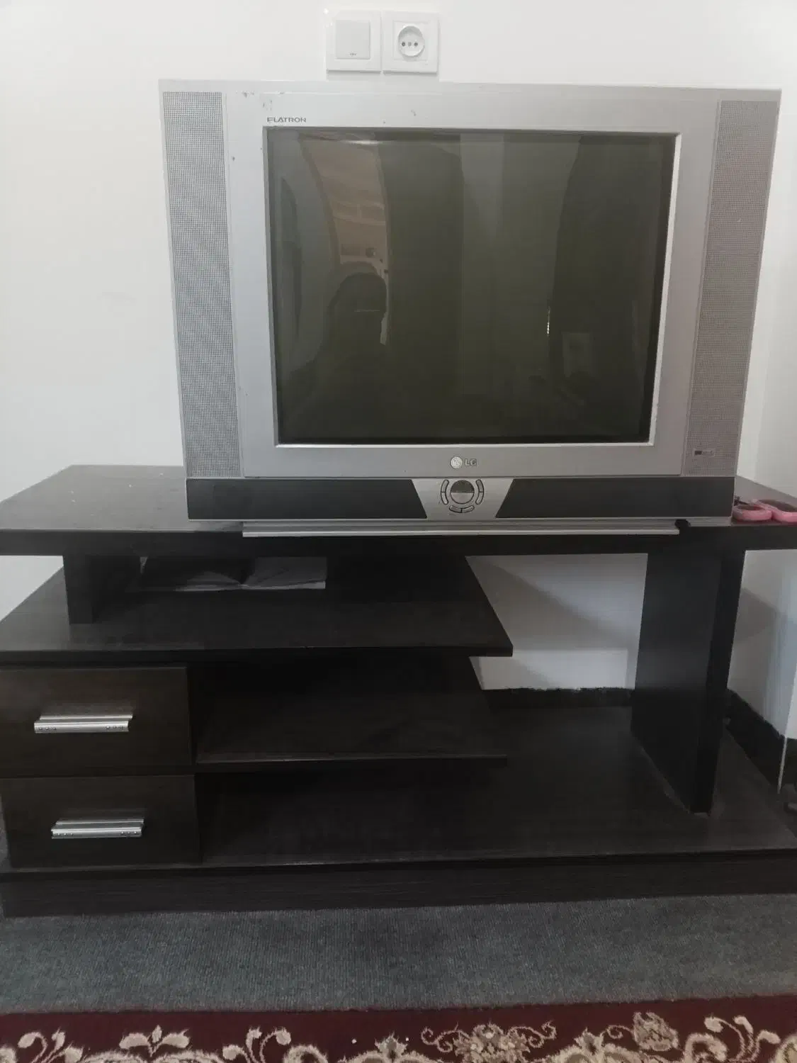 تلویزیون زیر تلویزیون باهم|کولر گازی و فن‌کوئل|آق قلا, |دیوار