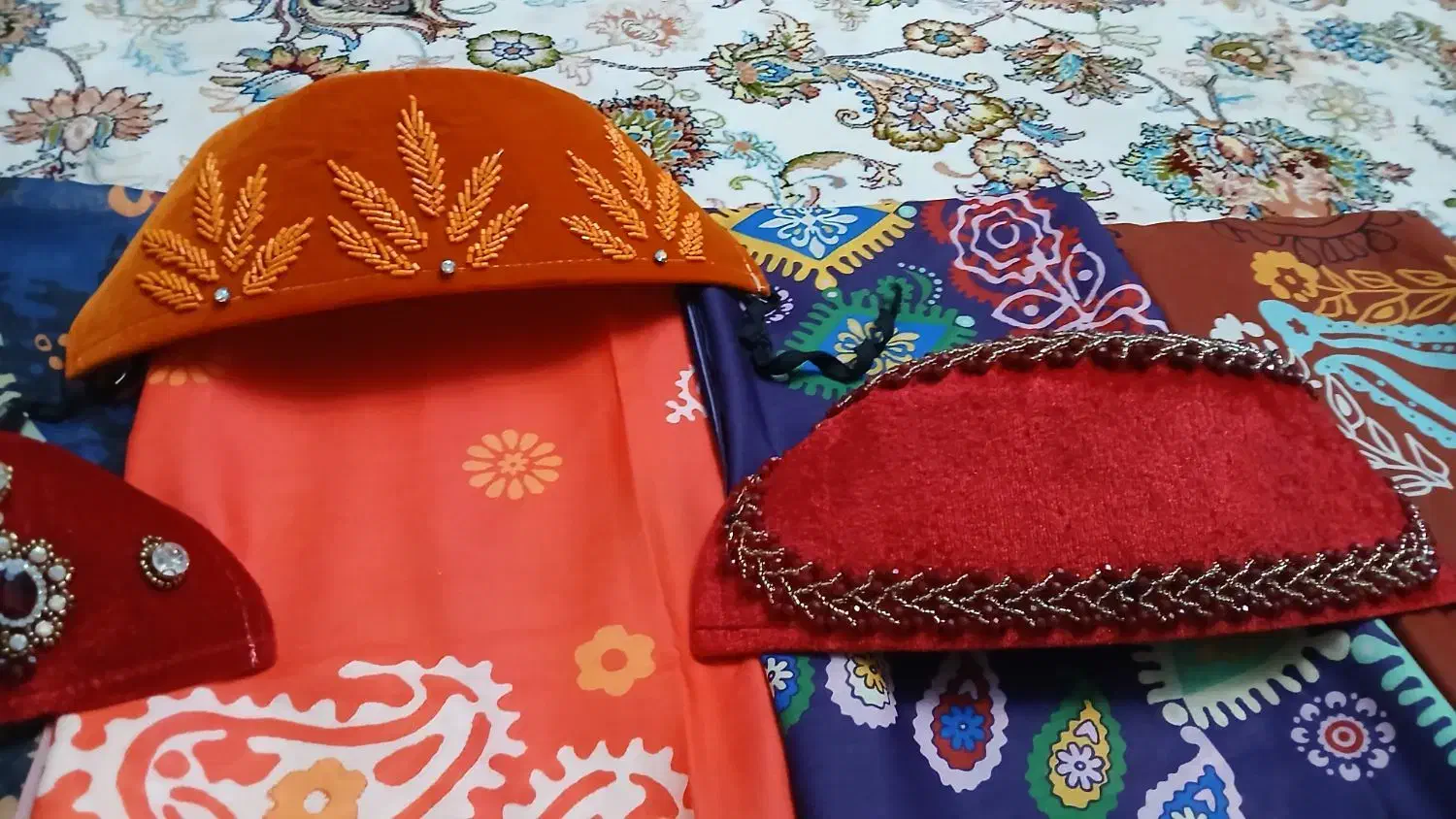 لچک چارقد|لباس|یاسوج, |دیوار