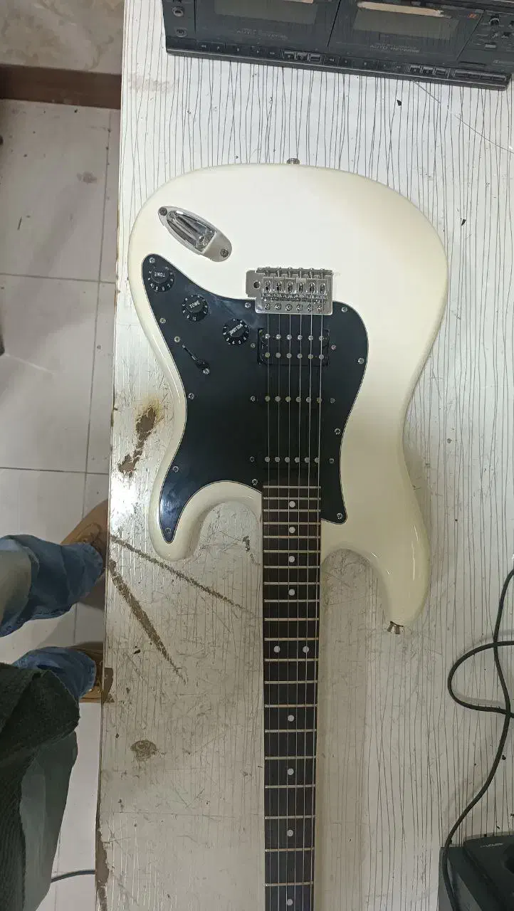 فروش فوری گیتار الکتریک|گیتار، بیس، امپلیفایر|بندرعباس, |دیوار