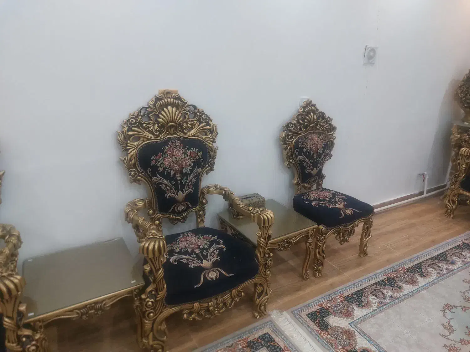 مبل ۹ نفره ساعت میز عسلی سلطنتی پنجه شیری مصری|مبلمان خانگی و میز عسلی|هشتگرد, هشتگرد قدیم|دیوار