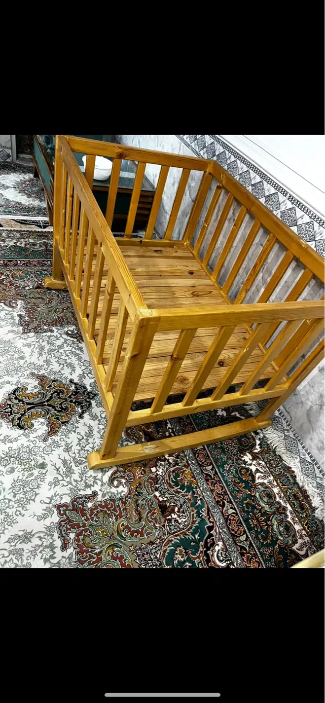 تخت با چوب نراد روس اصل سفارشی ساخت|اسباب و اثاث بچه|گرگان, |دیوار