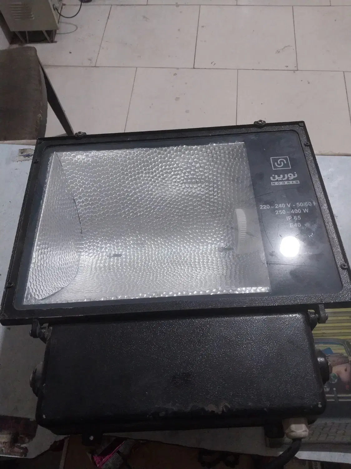 پروژکتورنورین|لامپ و چراغ|نورآباد, |دیوار