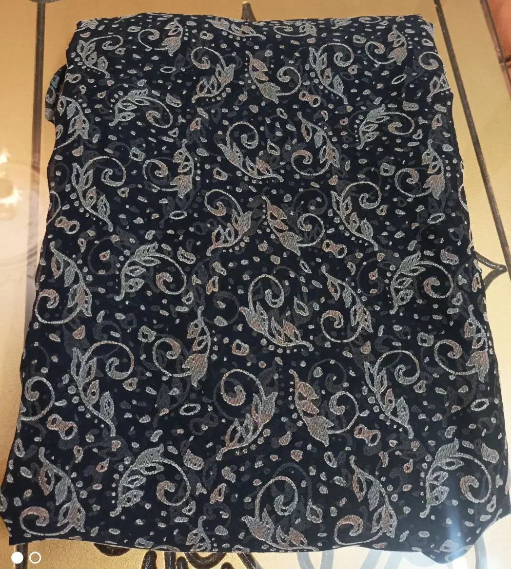 دوعدد چادر|لباس|اهر, |دیوار