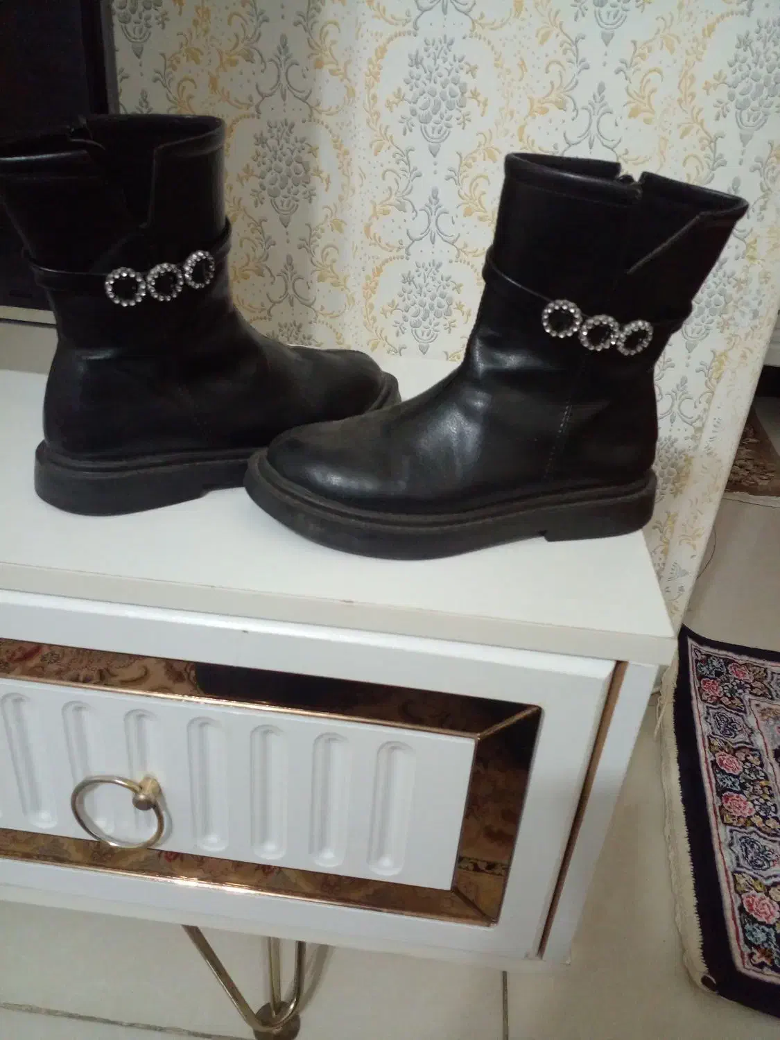 پوتین ۳۴ تازه تمیز فقط فقط دو سه بار پوشیده|کفش و لباس بچه|رشت, منظریه|دیوار