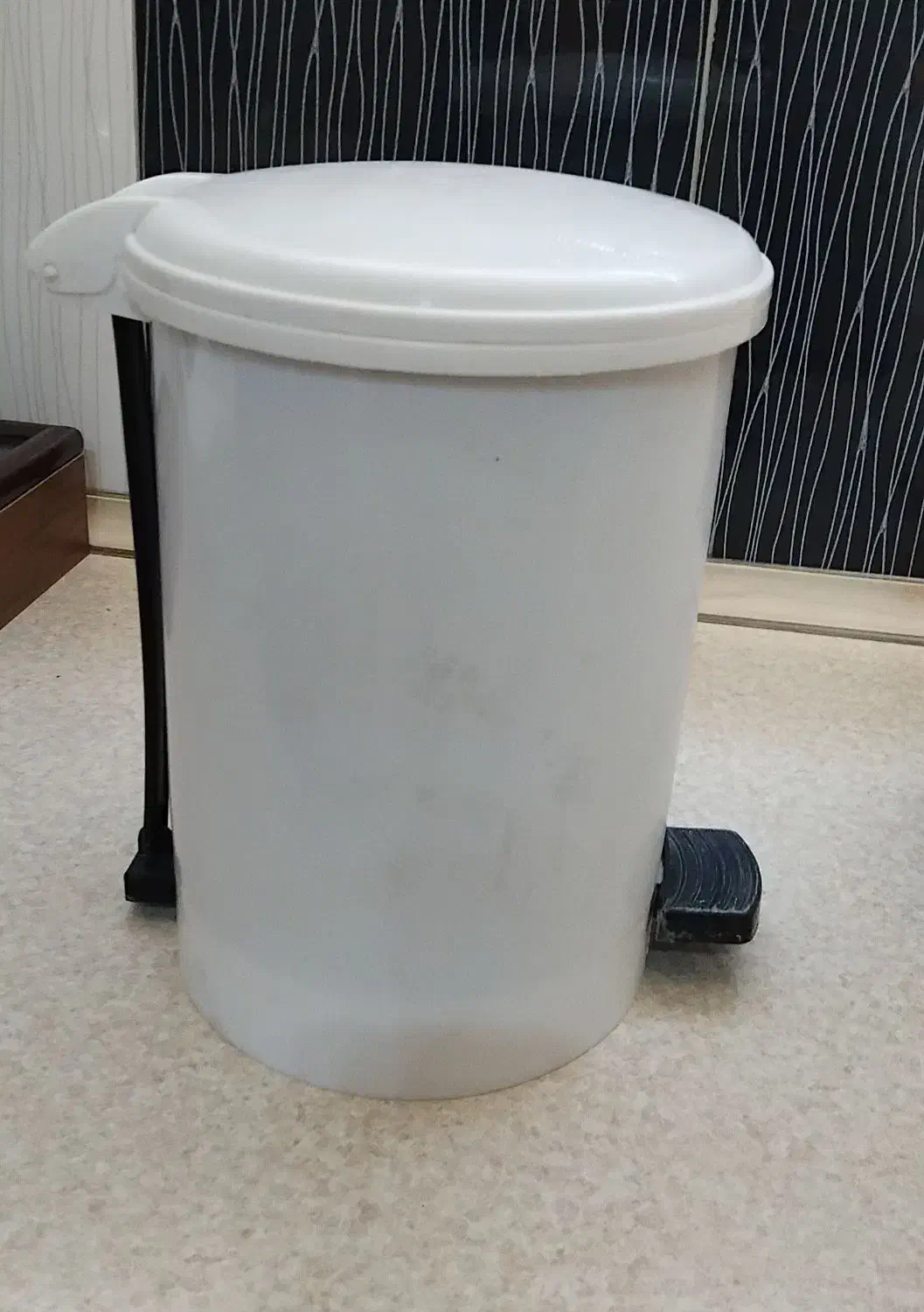 سطل زباله|ظروف نگهدارنده، پلاستیکی، یک‌بارمصرف|تبریز, |دیوار