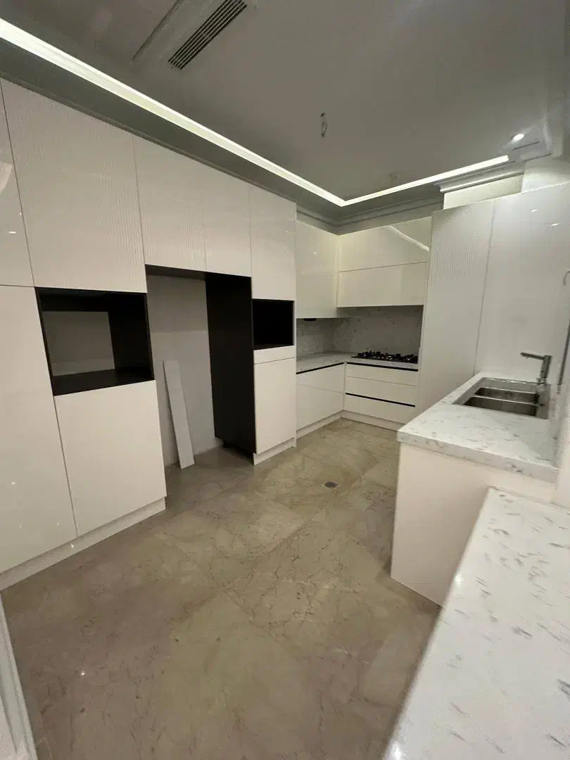 ۱۸۰ متر / نوساز/ ۲ پارکینگ