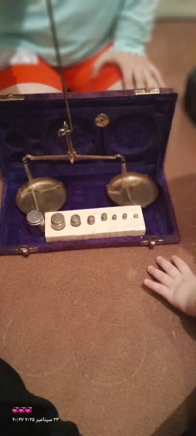 ترازو جیبی قدیمی با وزنه کامل و جعبه|کلکسیون اشیاء عتیقه|ری, شهرری|دیوار