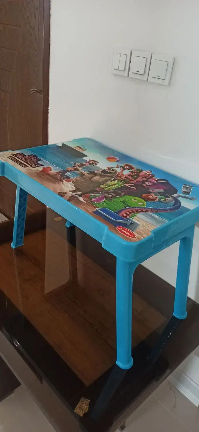 میز تحریر|اسباب و اثاث بچه|خمینی‌شهر, |دیوار