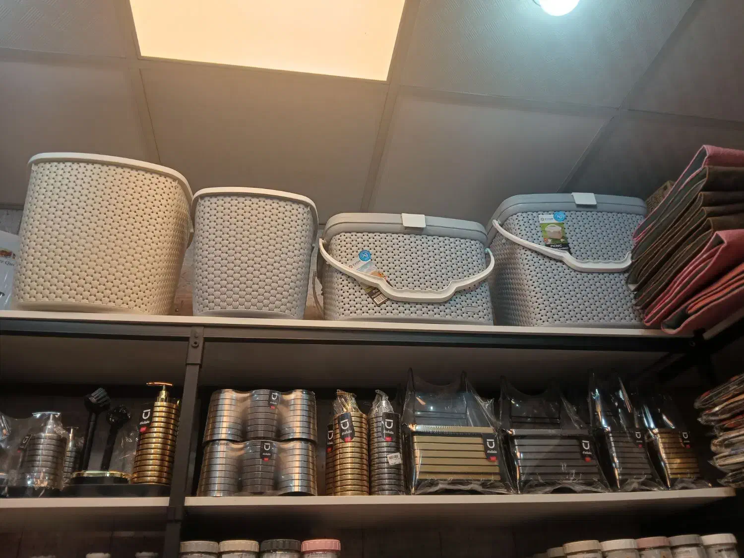 به یک فروشنده ارزانسرا نیازمندیم|استخدام بازاریابی و فروش|ایلام, |دیوار