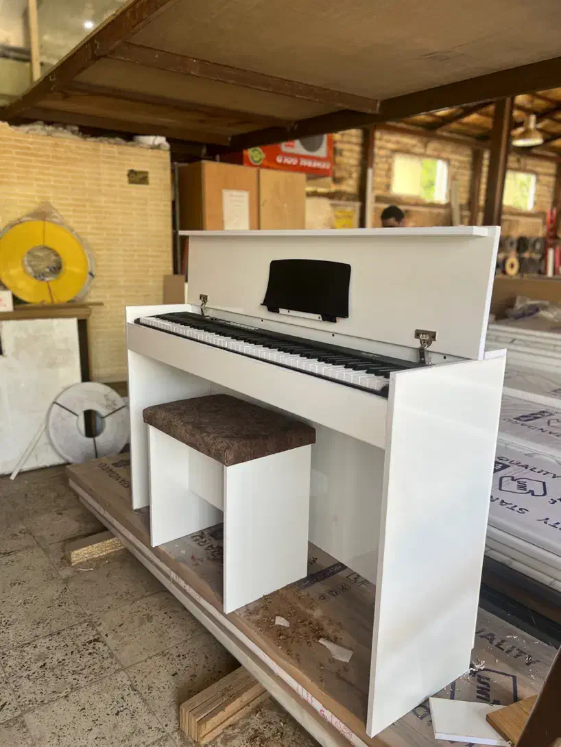 میز پیانو در دار|پیانو، کیبورد، آکاردئون|لاهیجان, کوی زمانی|دیوار