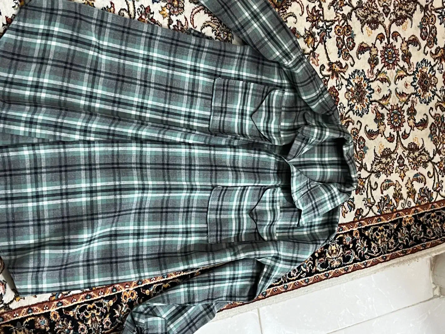 چند لباس در حد نو|لباس|قم, نخودی|دیوار