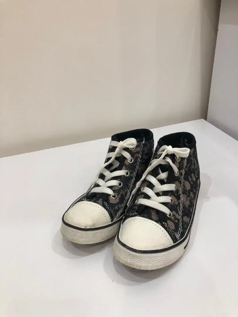 کتونی بچگانه|کفش و لباس بچه|رشت, یخسازی|دیوار