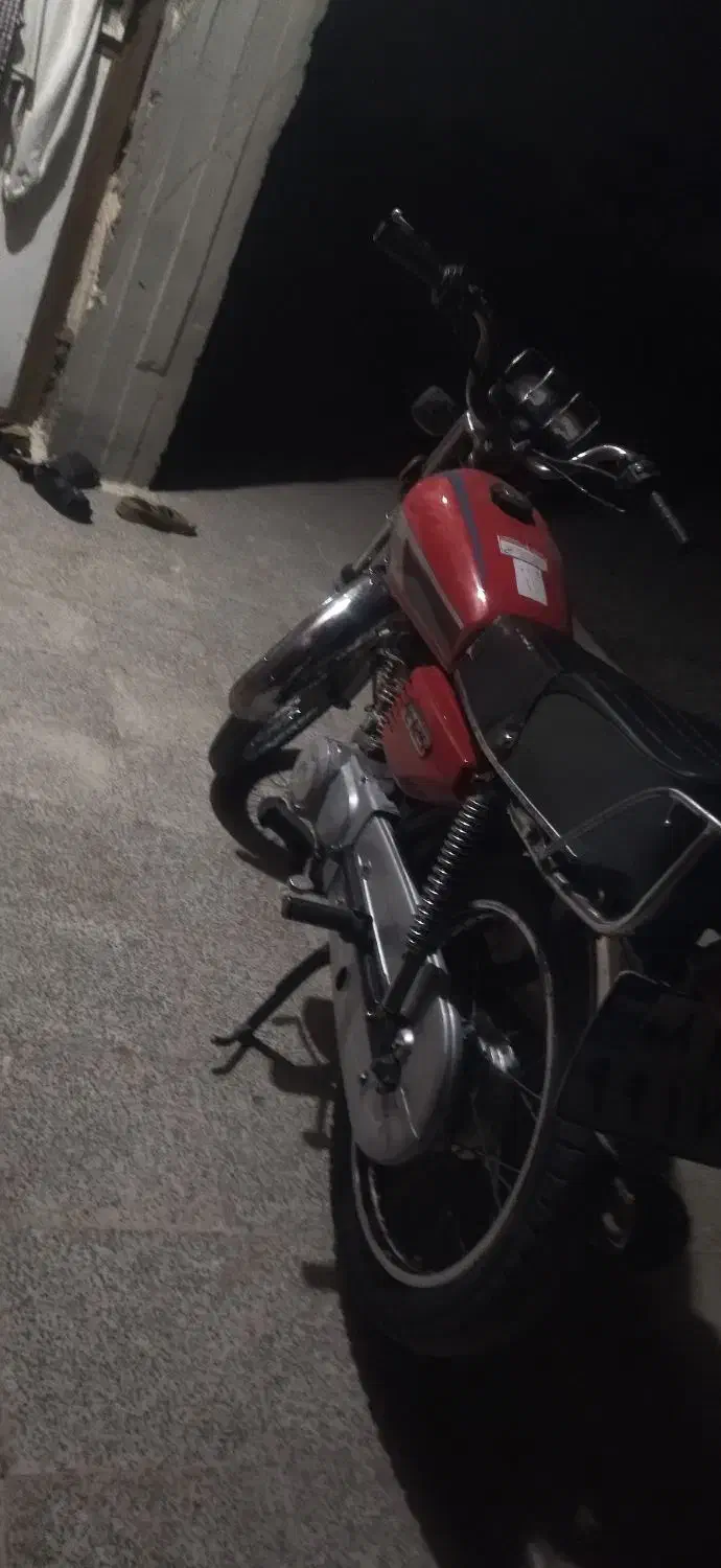 طاها|موتورسیکلت|قلعه گنج, |دیوار