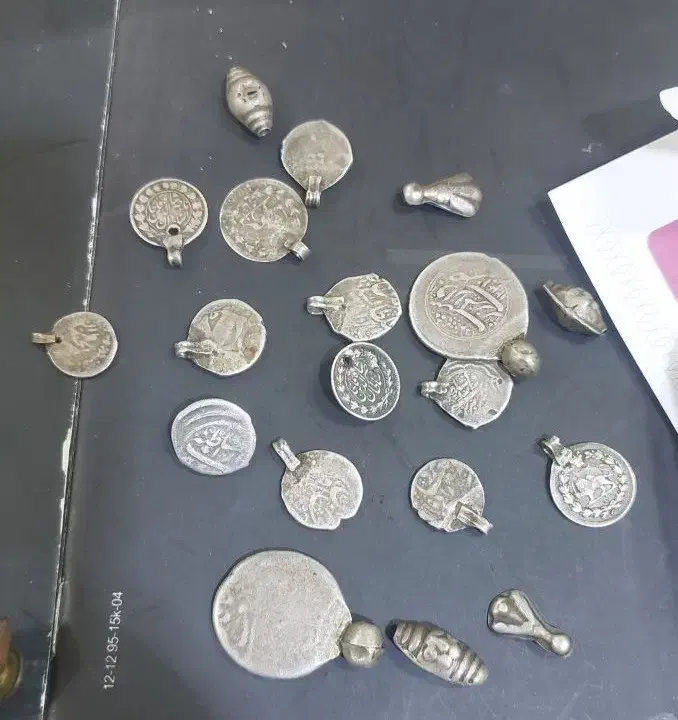 نقره و سکه قدیمی قاجاری|کلکسیون اشیاء عتیقه|رامسر, |دیوار