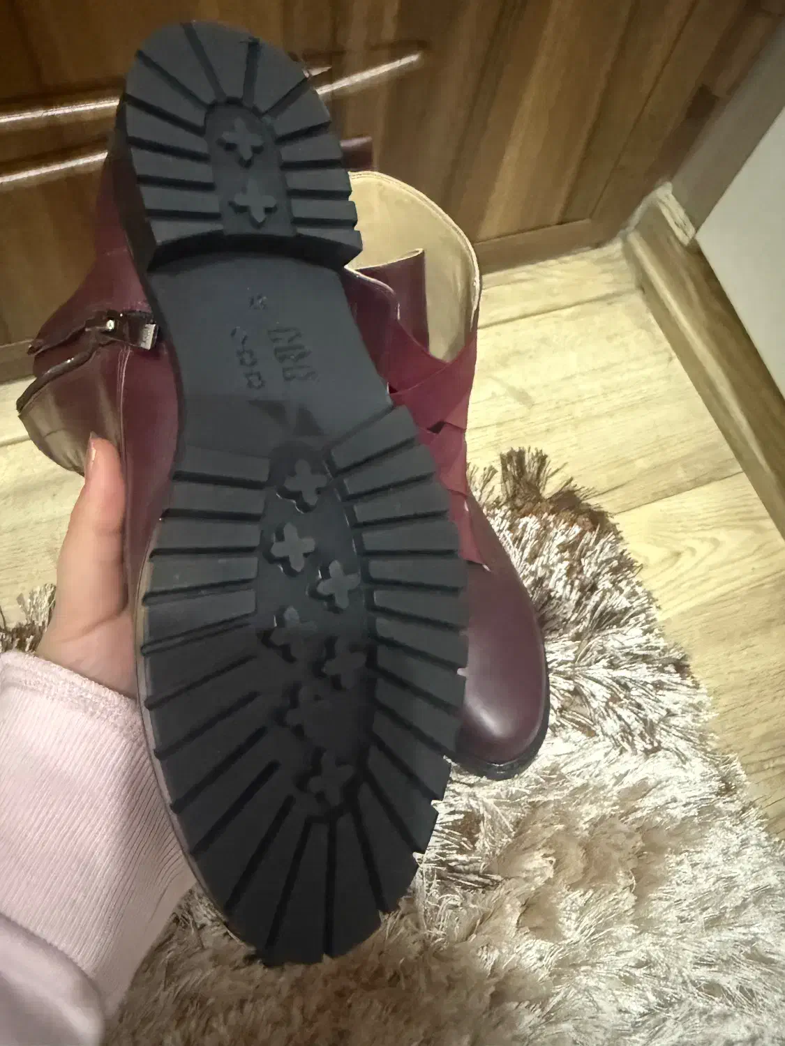 بوت چرم|کیف، کفش، کمربند|رشت, منظریه|دیوار