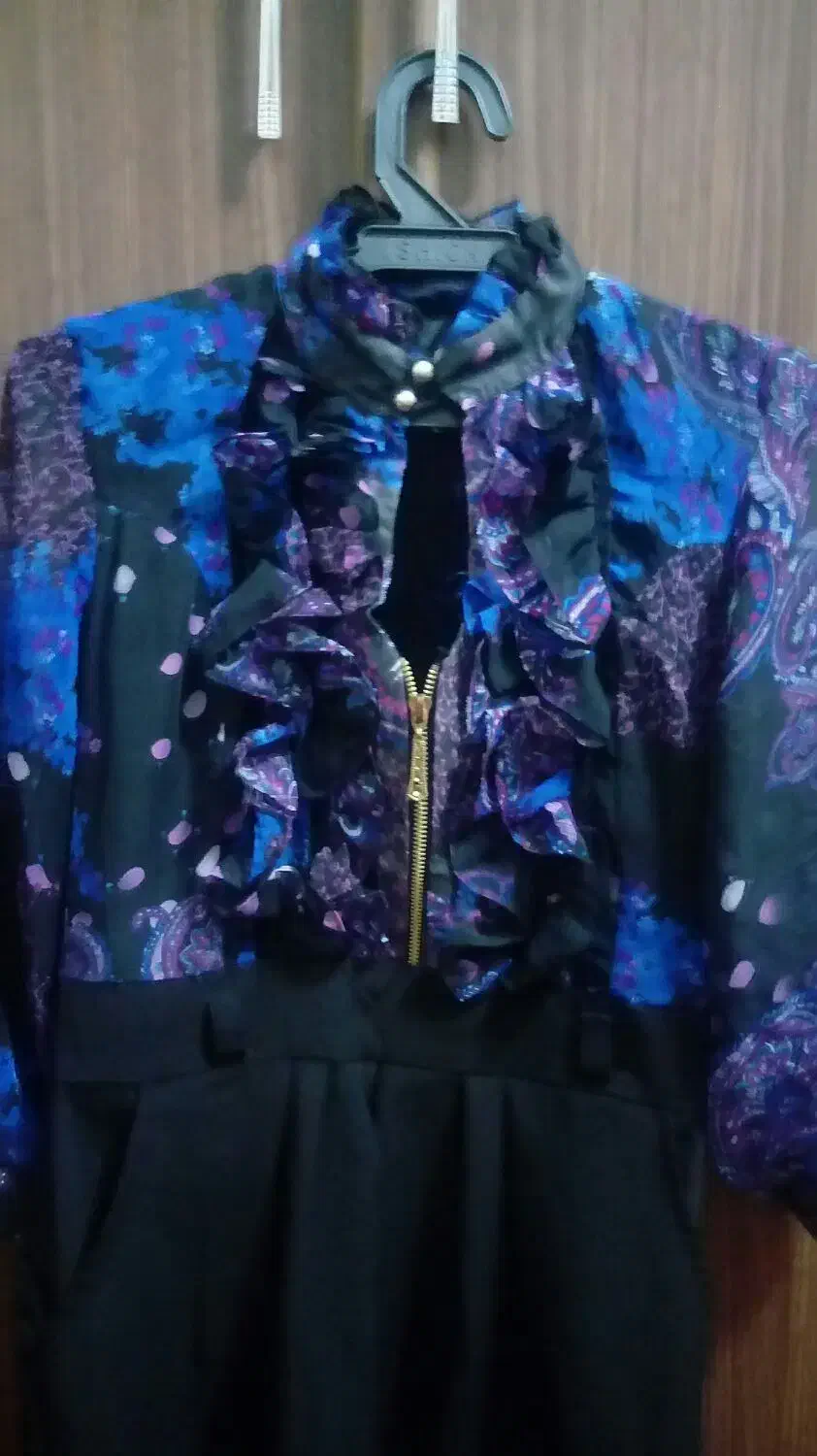 شومیز|لباس|قم, امامزاده ابراهیم|دیوار