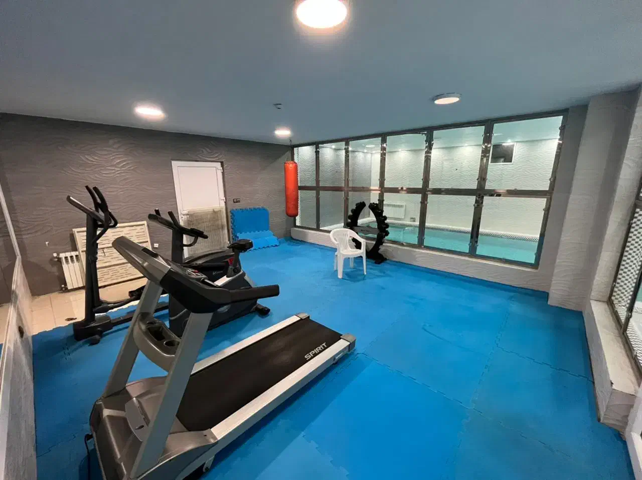 ۷۰ متر ۱ خواب برج باغ کلاسیک رویال با استخر