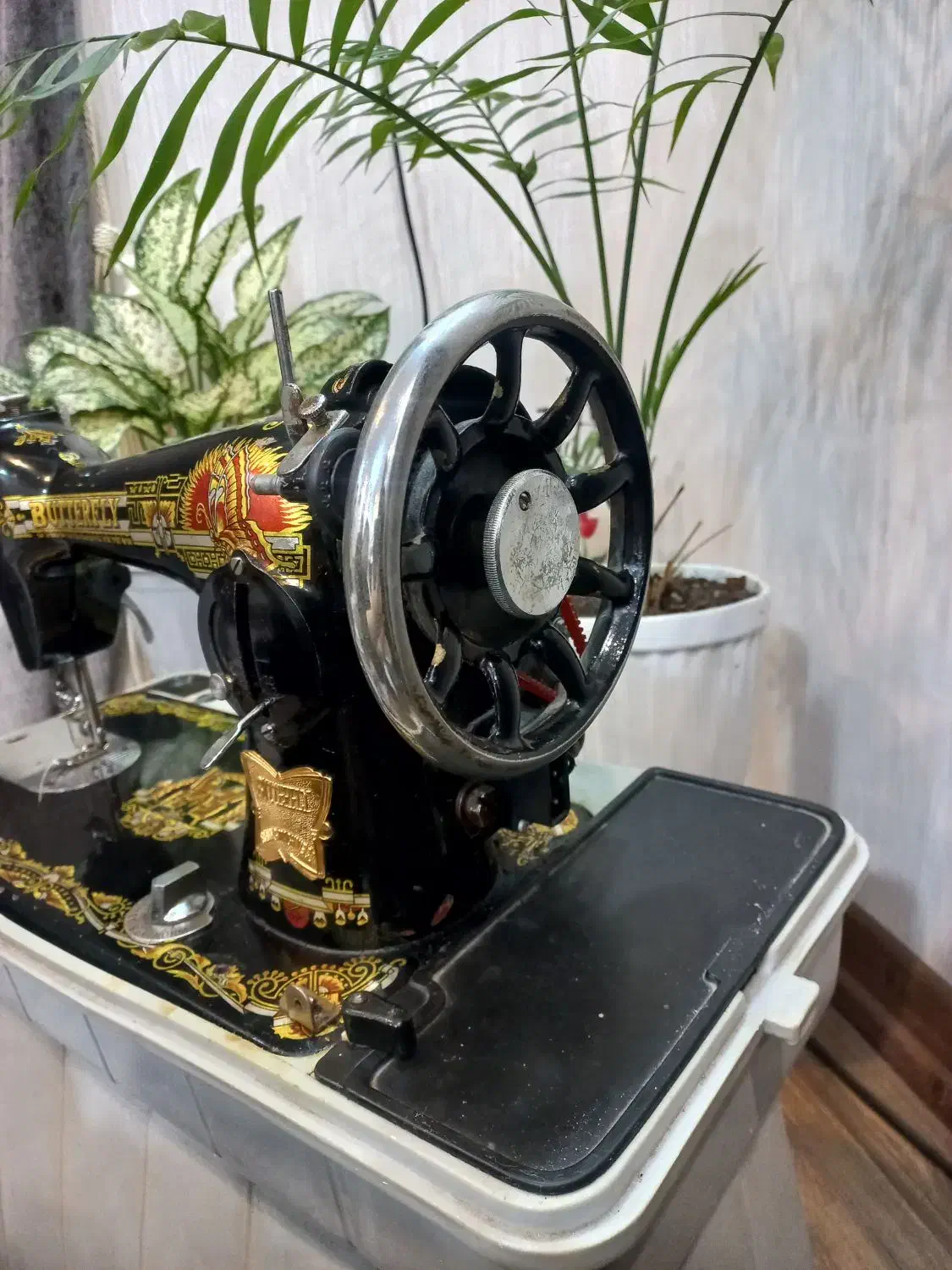 چرخ خیاطی Butterfly اصل|چرخ خیاطی و ریسندگی|رشت, کوی یخ|دیوار