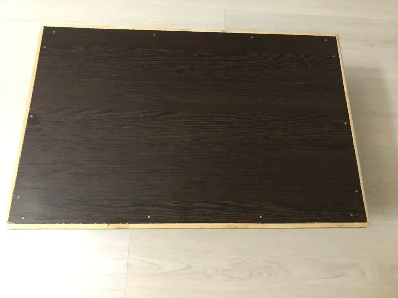 میز|میز تحریر و کامپیوتر|شیراز, میرزاکوچک خان|دیوار