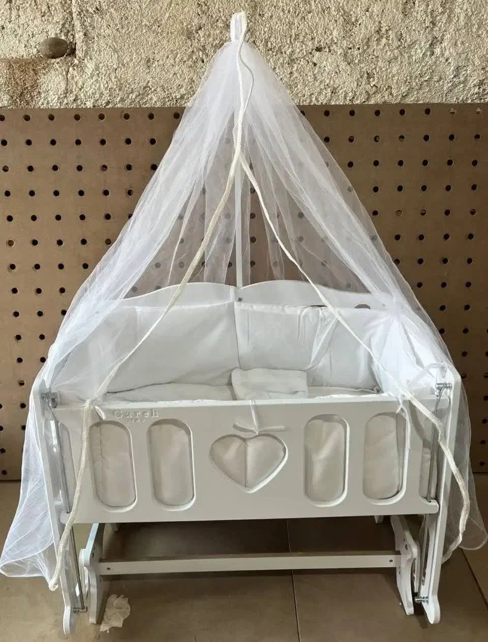 گهواره کنار مادر مدل قلب- دارای سرویس خواب|تخت و صندلی بچه|زابل, |دیوار