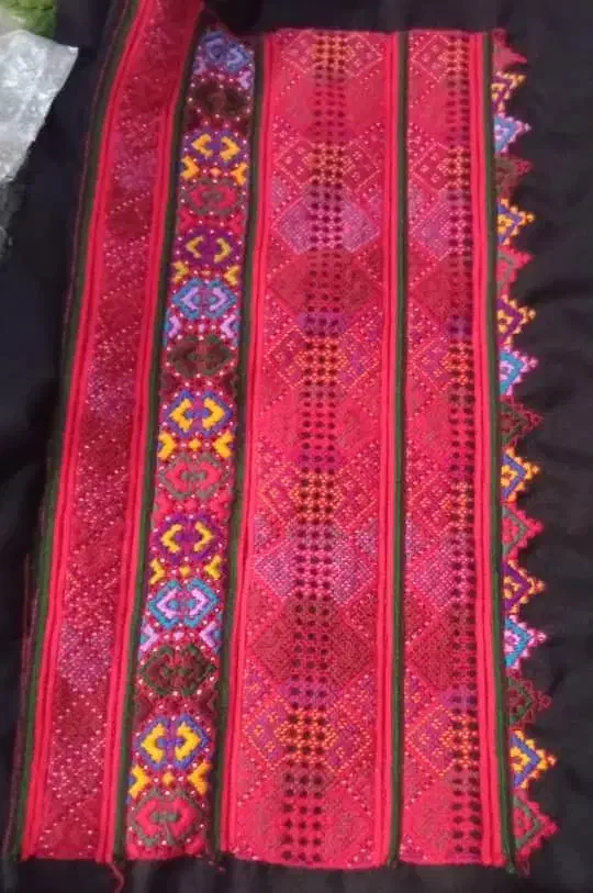 زیاستین|لباس|میرجاوه, |دیوار