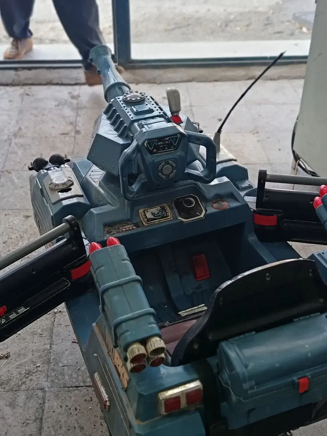 تکان دهنده|اسباب‌‌بازی|نقده, |دیوار