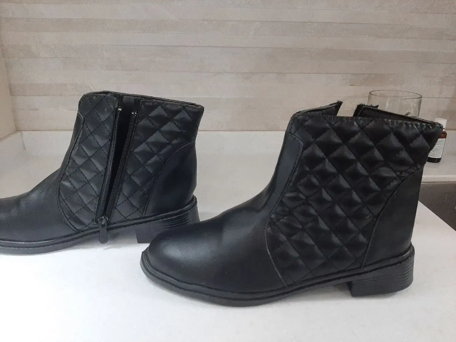 چکمه|کیف، کفش، کمربند|دوگنبدان, |دیوار