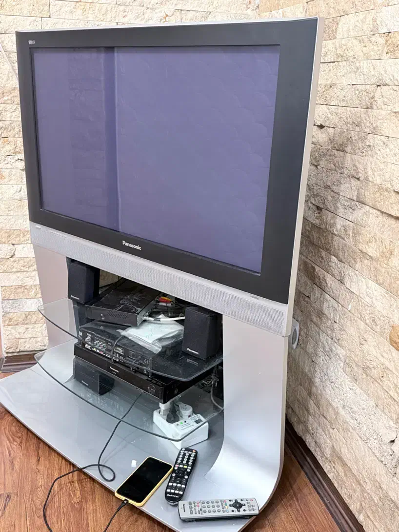 تلویزیون ۴۳ اینچ‌پاناسونیک|تلویزیون و پروژکتور|تهران, پونک|دیوار