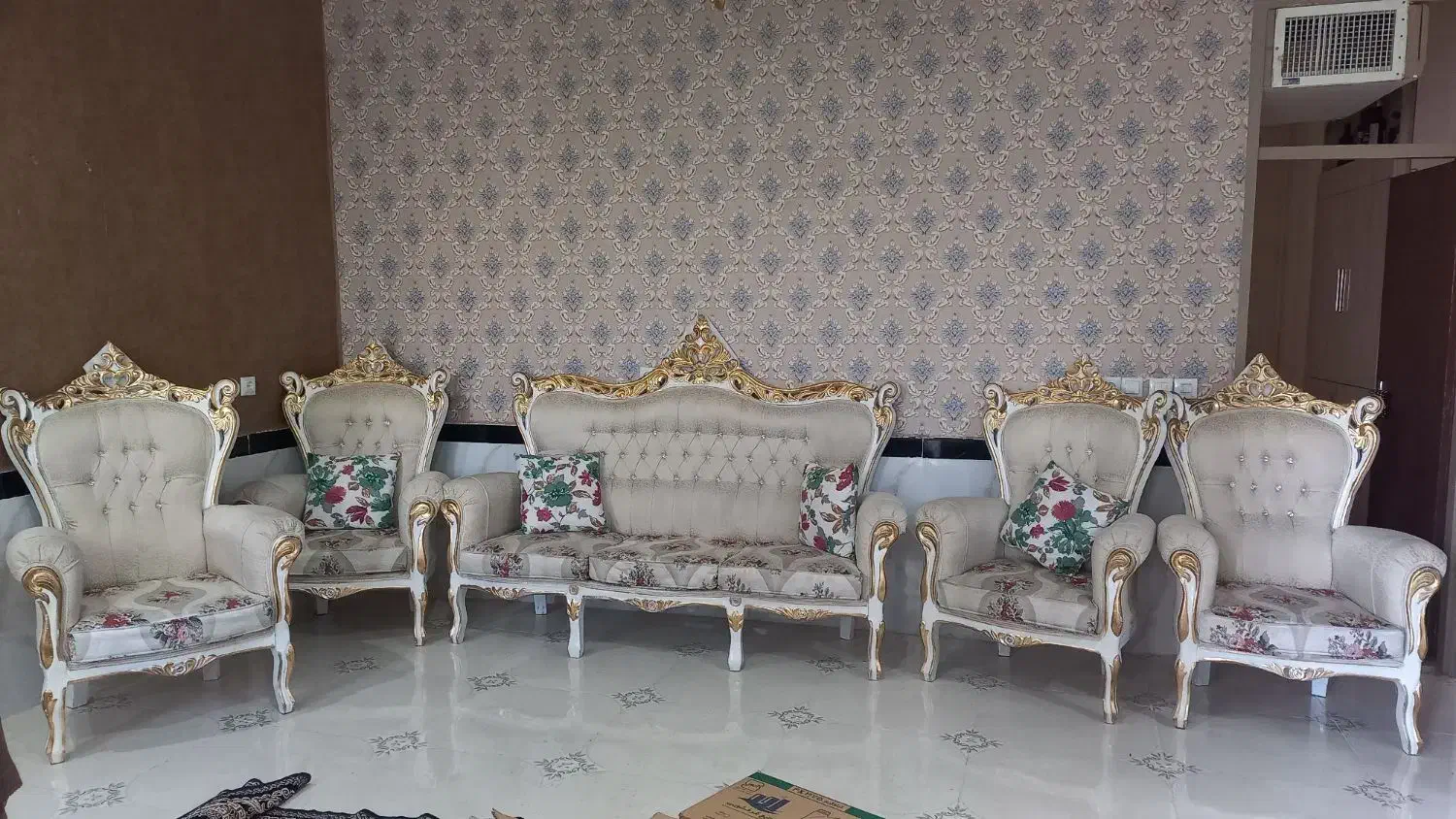 مبل ۹نفره سلطنتتی|مبلمان خانگی و میز عسلی|کامیاران, |دیوار