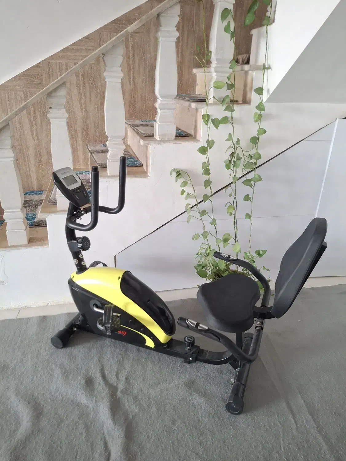 دوچرخه ثابت ورزشی مبله سالم تمیز|تجهیزات ورزشی|تهران, تهرانسر مرکزی|دیوار